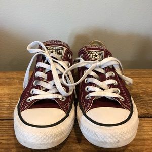 Converse Low Tops - Men’s Size 5, Women’s Size 7
